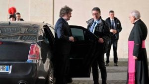 Javier Milei festejó con un meme la elección del nuevo papa, León XIV: también viajará a Roma para participar de la misa de asunción del pontífice imagen-7