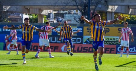 Con un golazo de mitad de cancha, Atlanta le ganó a San Martín (T) y es puntero de la Zona A imagen-12