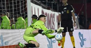 Las definiciones por penales más emocionantes de la historia: del Apertura 2025 al loco torneo en el que Argentinos y Racing patearon 44 veces imagen-4