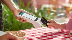 El Gobierno nacional prepara medidas para pagar en cuotas con tarjetas de crédito en dólares imagen-7