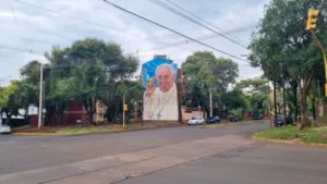 Un mural de 16 metros homenajea al papa Francisco en Posadas imagen-1