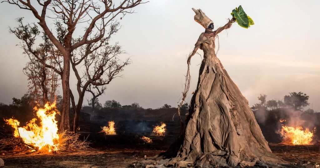 De la basura al arte: el diseñador senegalés que denuncia la contaminación global imagen-99