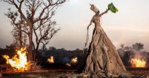 De la basura al arte: el diseñador senegalés que denuncia la contaminación global imagen-2