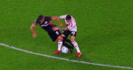 Video: el golazo de Bustos que fue anulado por el VAR imagen-20