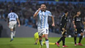 Racing goleó a Colo-Colo y pasó a octavos de la Copa Libertadores: el resumen y goles - TyC Sports imagen-2