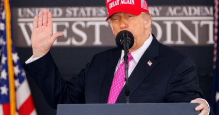 Tras el revés judicial por Harvard, Trump radicaliza su postura: "Ojalá los tribunales me dejen seguir expulsando migrantes" imagen-11