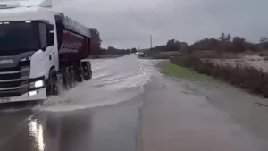 Temporal en Buenos Aires: caos en las rutas 8 y 9 por cortes y desvíos imagen-1