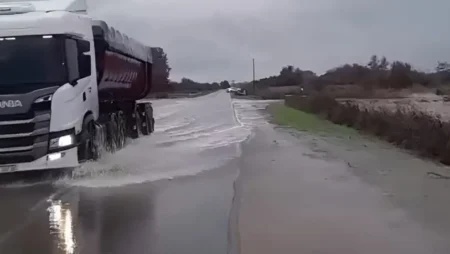 Temporal en Buenos Aires: caos en las rutas 8 y 9 por cortes y desvíos imagen-25