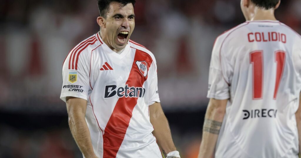 Video: el bombazo de Acuña para su primer gol en River imagen-41