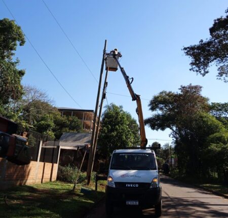 Puerto Iguazú: Energía de Misiones refuerza el servicio en Zona de Granjas imagen-8