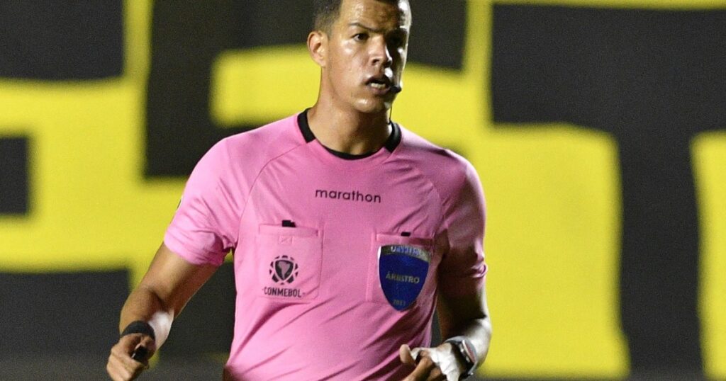 Los árbitros para la cuarta fecha de la Copa Sudamericana imagen-45
