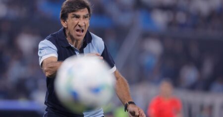 Costas pidió refuerzos para Racing: qué posiciones quiere para la Libertadores imagen-16