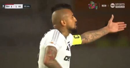 Arturo Vidal y un nuevo escándalo en Chile: penal errado, gol en contra y pelea con un compañero imagen-14