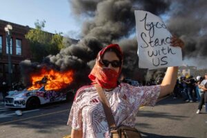 Escalan las protestas migrantes en Los Angeles y siguen las detenciones en California imagen-3