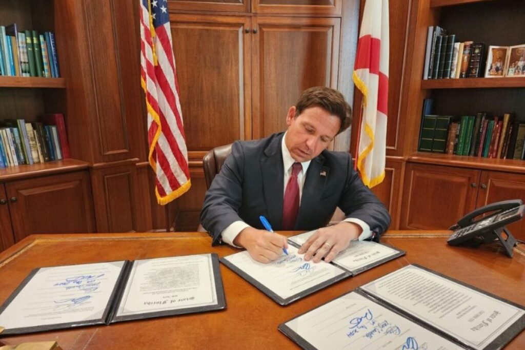 Ron DeSantis la firmó: qué dice la ley HB 259 de Florida que entra en vigor el 1 de julio de 2025 imagen-93