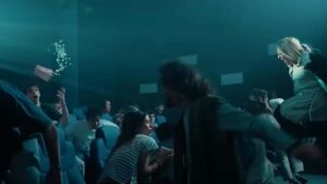 Madrid, proyección de '28 años después': un grupo de espectadores es asaltado por los infectados de Danny Boyle imagen-2