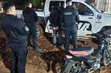 Detuvieron a un joven que circulaba en una motocicleta robada en el barrio Cataratas imagen-9