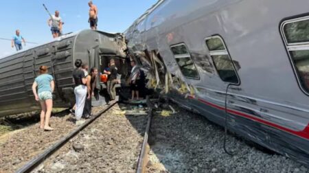 Rusia: al menos siete personas murieron en el derrumbe de un puente que provocó el descarrilamiento de un tren imagen-7