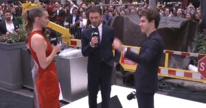 Franco Colapinto en la premiere de la película de la F1: saludo con Brad Pitt y sorpresa con el Times Square imagen-1