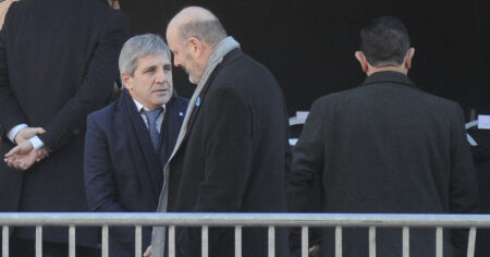 Interna imprevista entre Sturzenegger y Caputo por el ajuste en áreas del ministerio de Economía imagen-22