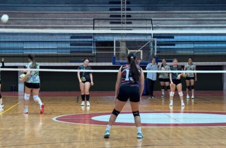 Se disputó un triangular internacional en el Polideportivo Danielito Pinof imagen-14