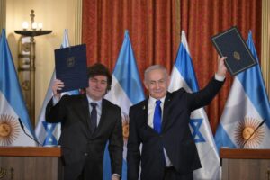 El oportunismo de Milei, entre los bombardeos de Netanyahu y otro caso de corrupción del PSOE imagen-2