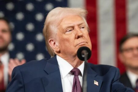 Nuevo revés contra Trump: un juez impide condicionar fondos a cambio de la cooperación del ICE en California y otros estados imagen-8
