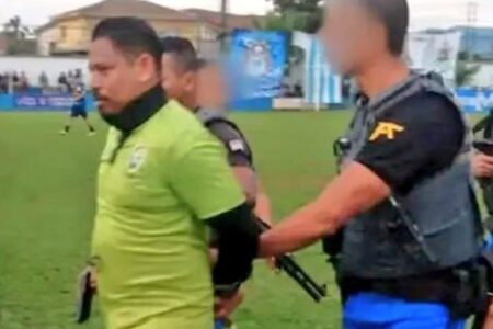 Un árbitro fue detenido en Brasil en pleno partido por estar implicado en un caso de narcotráfico imagen-18