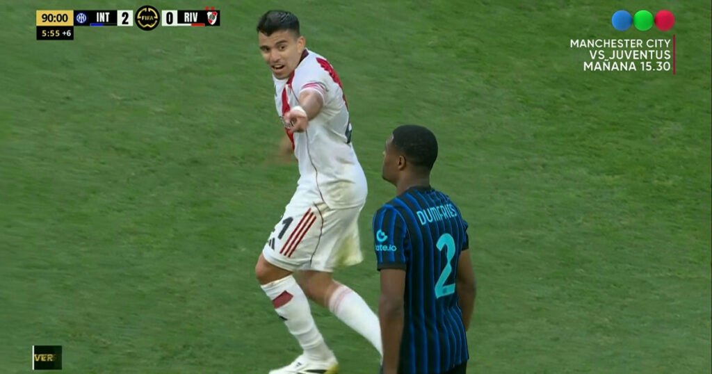 "Te la gané a vos": el disparador de la pelea entre Acuña y Dumfries en el partido de River contra Inter de Milán en el Mundial de Clubes imagen-5