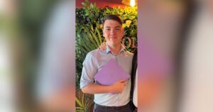 Un jefe de un restaurante descubrió a una clienta en problemas y le salvó la vida: "Vi algo debajo de la puerta" imagen-2