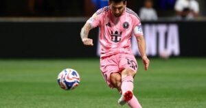 Messi, leyenda inoxidable: 20 años, 10 mundiales y 25 goles para sacarles más distancia a otros cuatro fenómenos de la historia del fútbol imagen-3