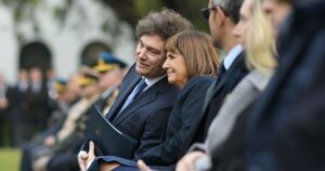 Javier Milei y sus medidas, EN VIVO: "El protocolo antipiquetes está vigente", advirtió el Gobierno y confirmó que les descontará el día a los empleados públicos que se sumen a la marcha por Cristina Kirchner imagen-3