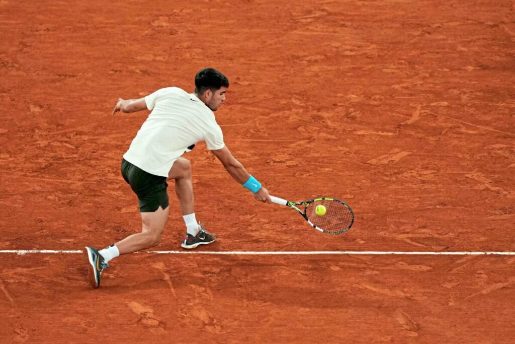 Musetti se retiró por lesión y Alcaraz es el primer finalista de Roland Garros imagen-93