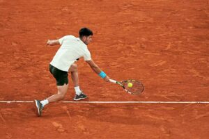 Musetti se retiró por lesión y Alcaraz es el primer finalista de Roland Garros imagen-2