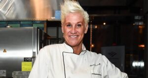 Murió Anne Burrell, la estrella de cocina y TV a la que millones vieron crecer en la pantalla: tenía 55 años imagen-4
