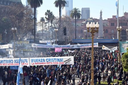 🔴 En vivo. Empieza a llenarse la Plaza de Mayo imagen-5