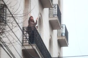 Cristina Kirchner podrá salir al balcón imagen-4