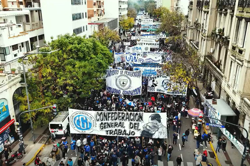 Derecho a huelga: la Justicia frenó el DNU de Milei imagen-96