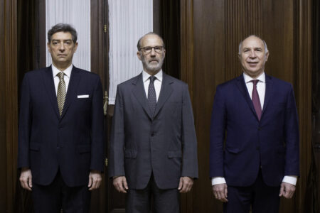La Corte parece decidida a jugar en el proceso electoral imagen-8
