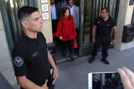CFK espera una definición por el pedido de la domiciliaria imagen-6