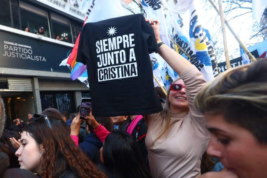 A las 14 en Plaza de Mayo: el peronismo se moviliza contra la proscripción de CFK imagen-95