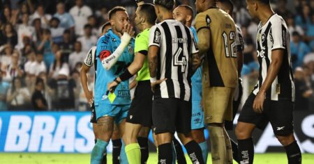 Video: la expulsión de Neymar por meter un gol con la mano imagen-12