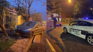 Alcohol al volante: en Apóstoles una mujer fue detenida tras chocar un poste y en Oberá un adolescente despistó imagen-1
