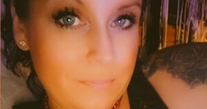 Seis días atrapada en su auto, el relato sin filtro de una mujer: "Sentía el olor de mi cuerpo pudriéndose" imagen-4