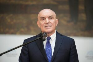 José Luis Espert denunció actos de vandalismo en la puerta de su casa: “No nos van a detener” imagen-3