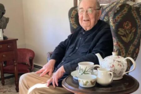 Tiene 101 años y revela qué alimentos no consume bajo ninguna circunstancia imagen-16