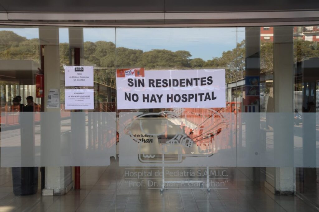 Hospital Garrahan: no se formalizó el aumento de sueldo para los residentes y seguirán con el paro por tiempo indefinido imagen-96