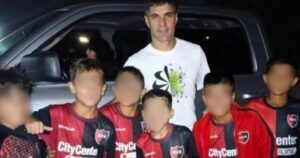 Suspendieron por tres meses a seis nenes de las Inferiores de Newell's por pedirle una foto a Ignacio Malcorra imagen-1
