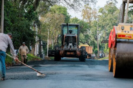 En Garupá, continúan trabajos de asfaltado que benefician a distintos barrios imagen-19