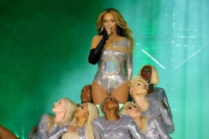 Beyoncé sufrió un percance con su vestuario en pleno show y sorprendió al público con su reacción imagen-2